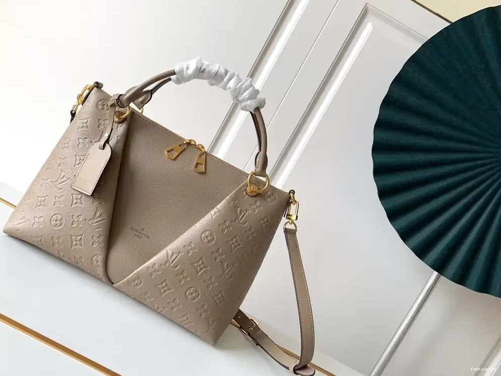 LOUIS TOTE V VUITTON MM 0426